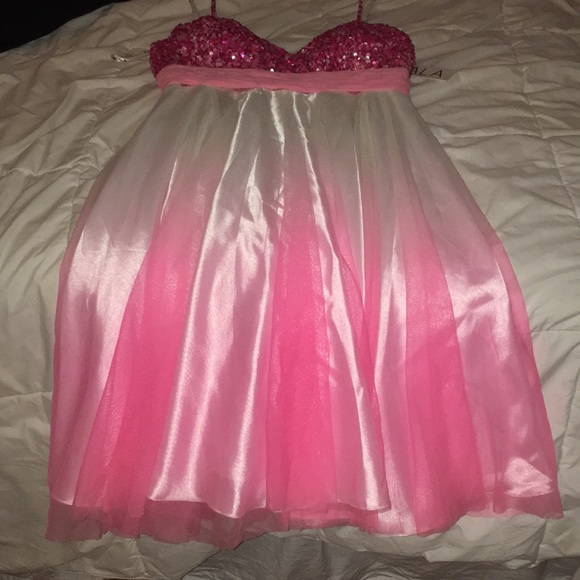 Homecoming or prom dress - Picture 2 of 8